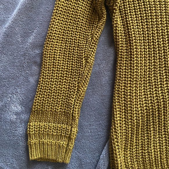 Très Chic Cable Knit Sweater - Picture 5 of 9